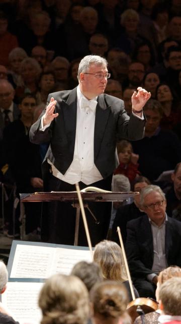 conductor orchestra stage music handels messiah