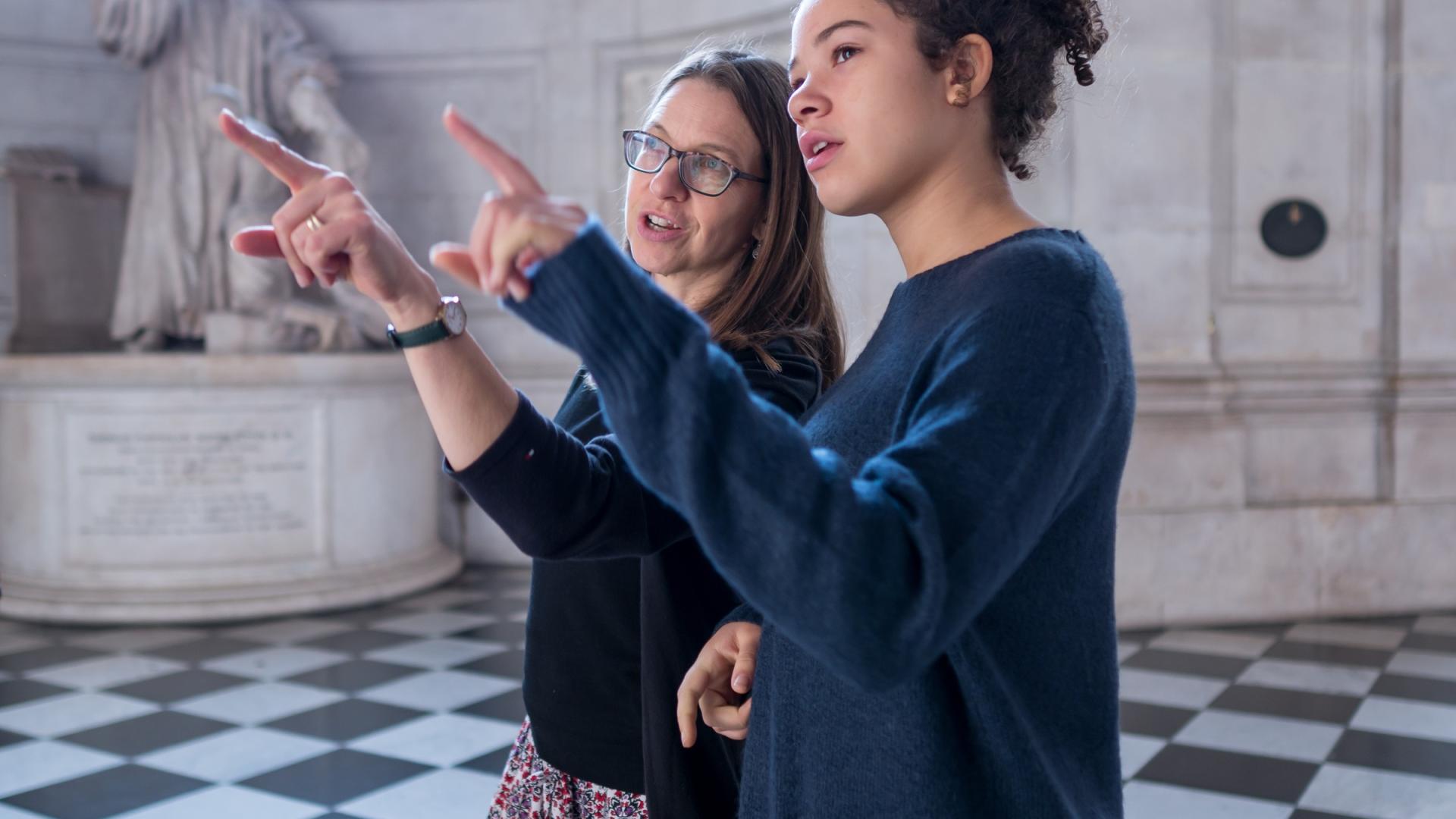 Teen family mother pointing nave