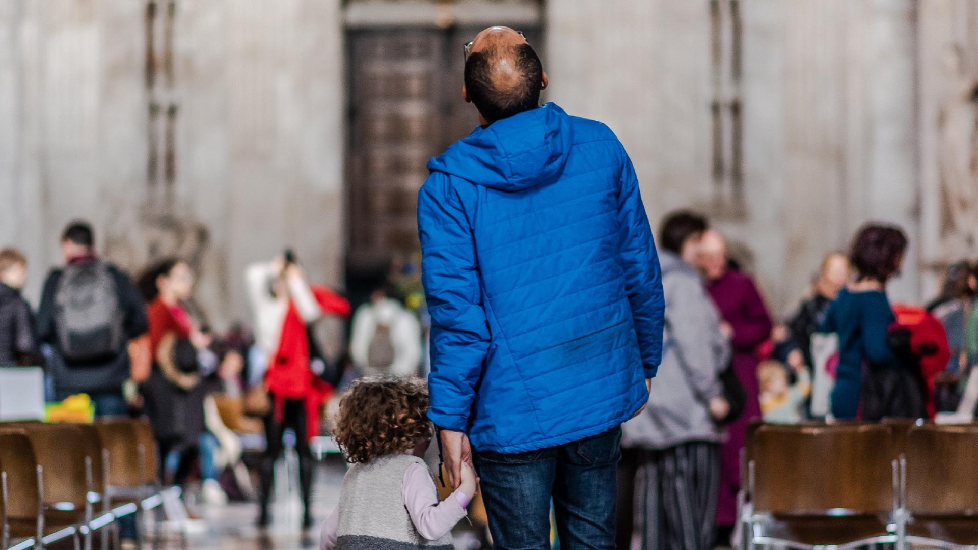 father daughter looking up nave