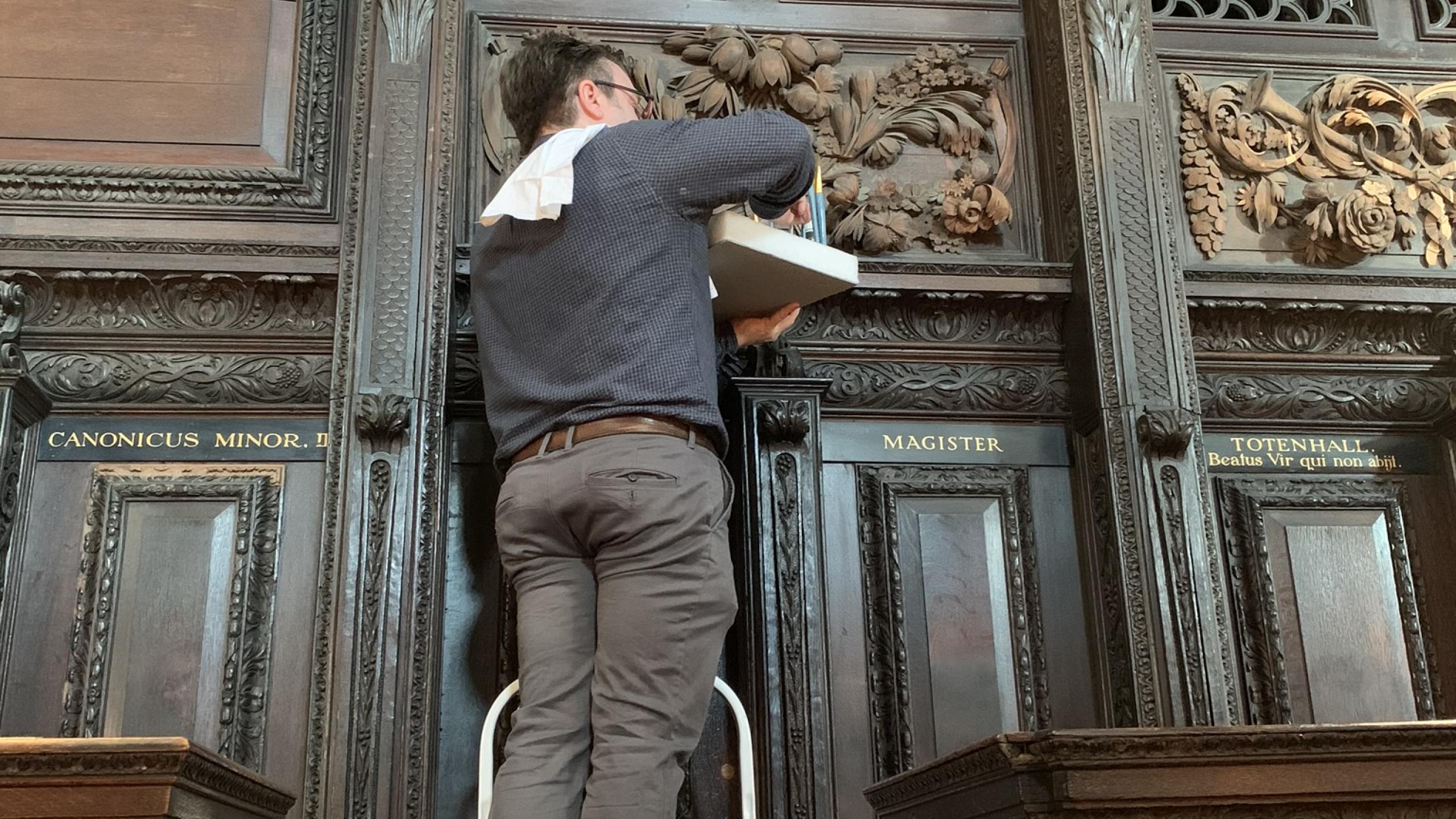 grindling gibbons carvings jonathan working