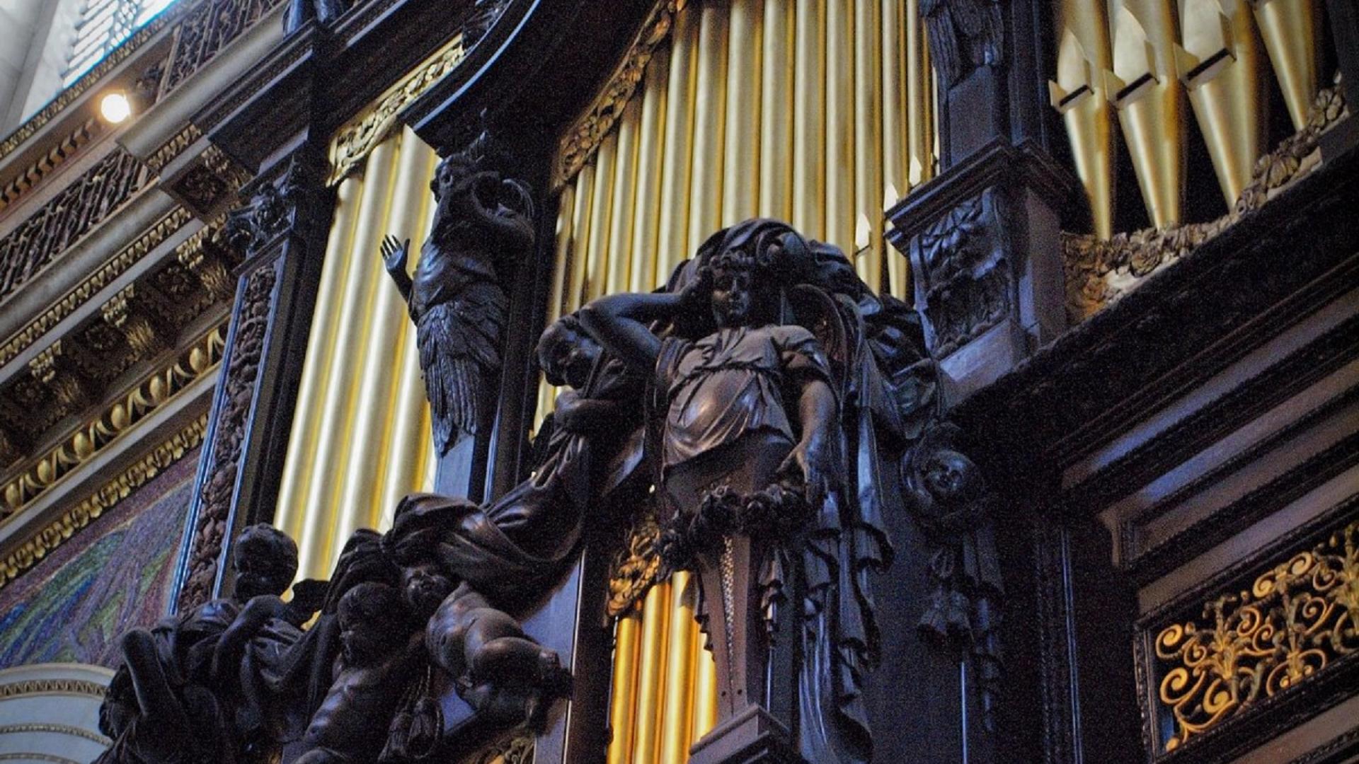 the grand organ pipework and carvings