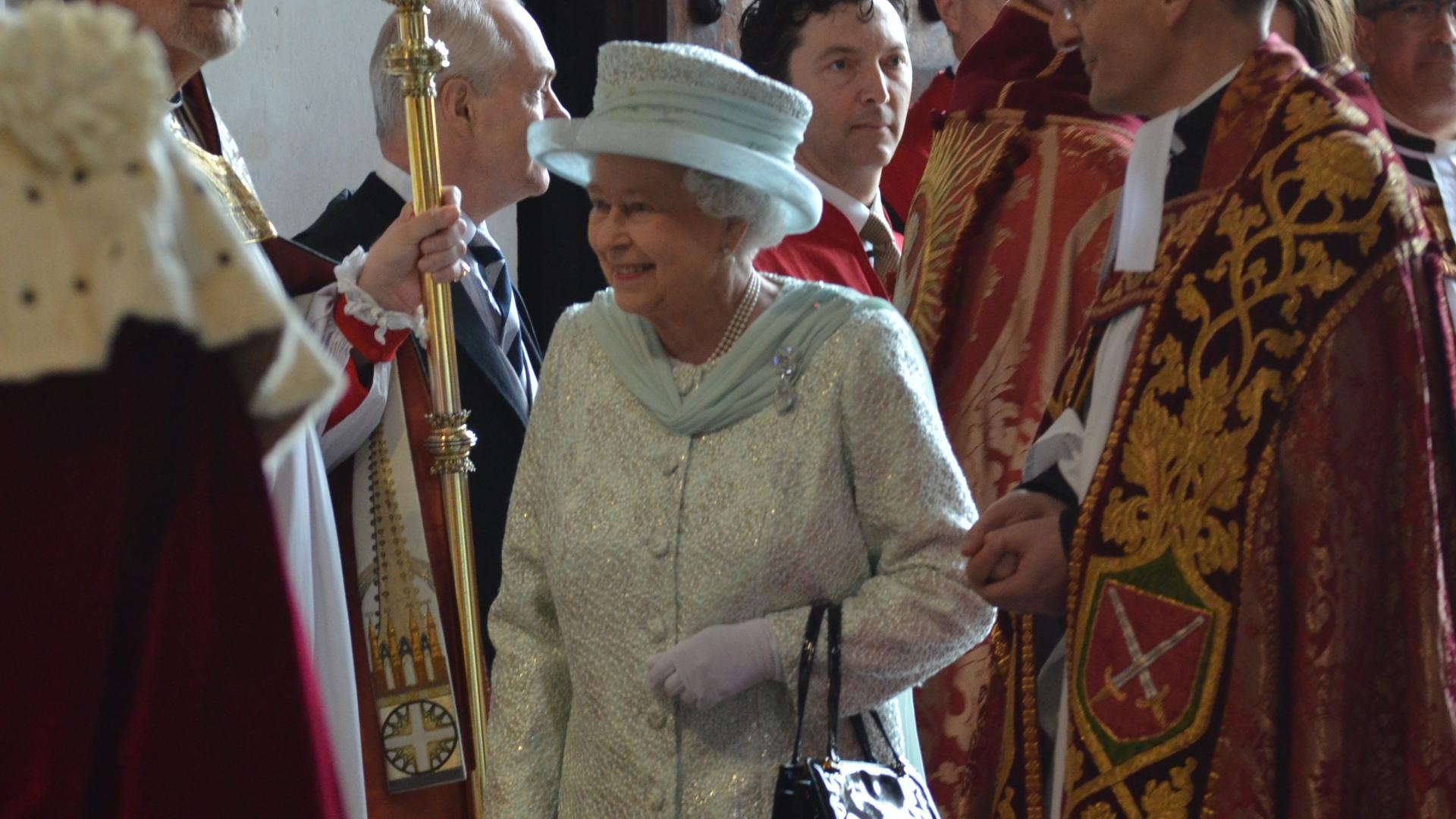 Royal Jubilees - QEII entering