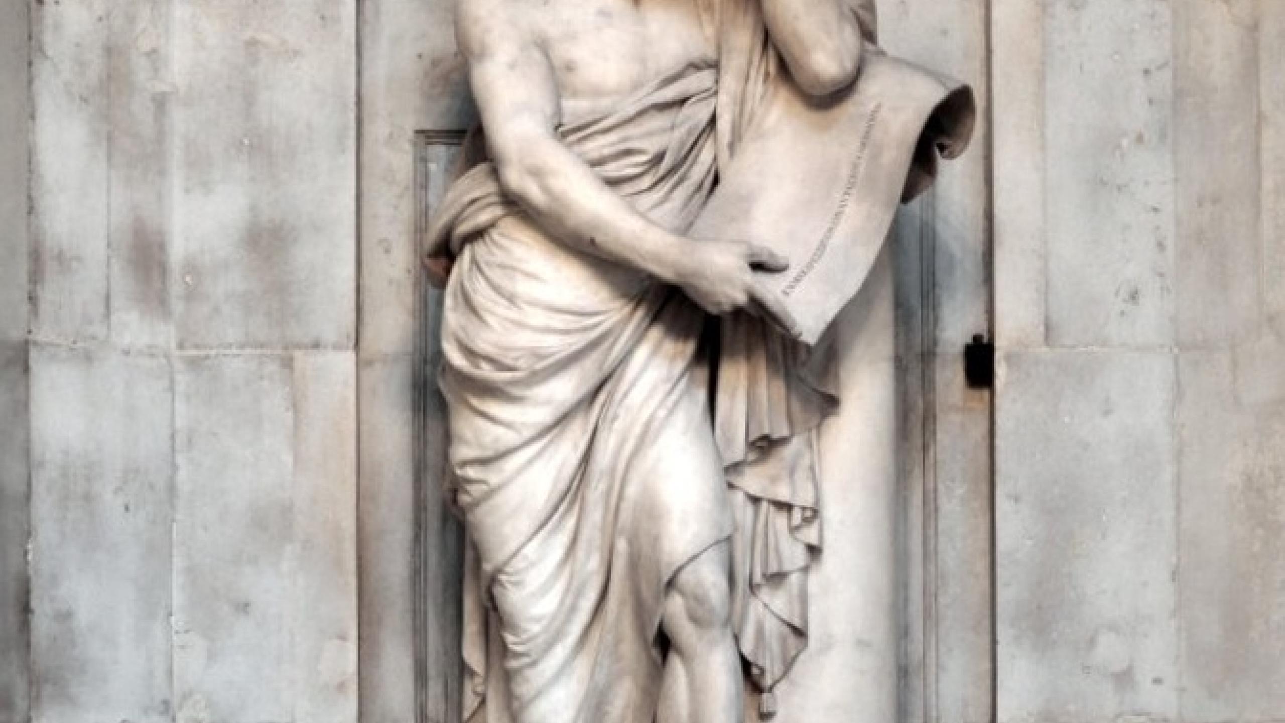 The monument to Samuel Johnson depicts him leaning on a column, dressed in antique drapes, and contemplating a scroll