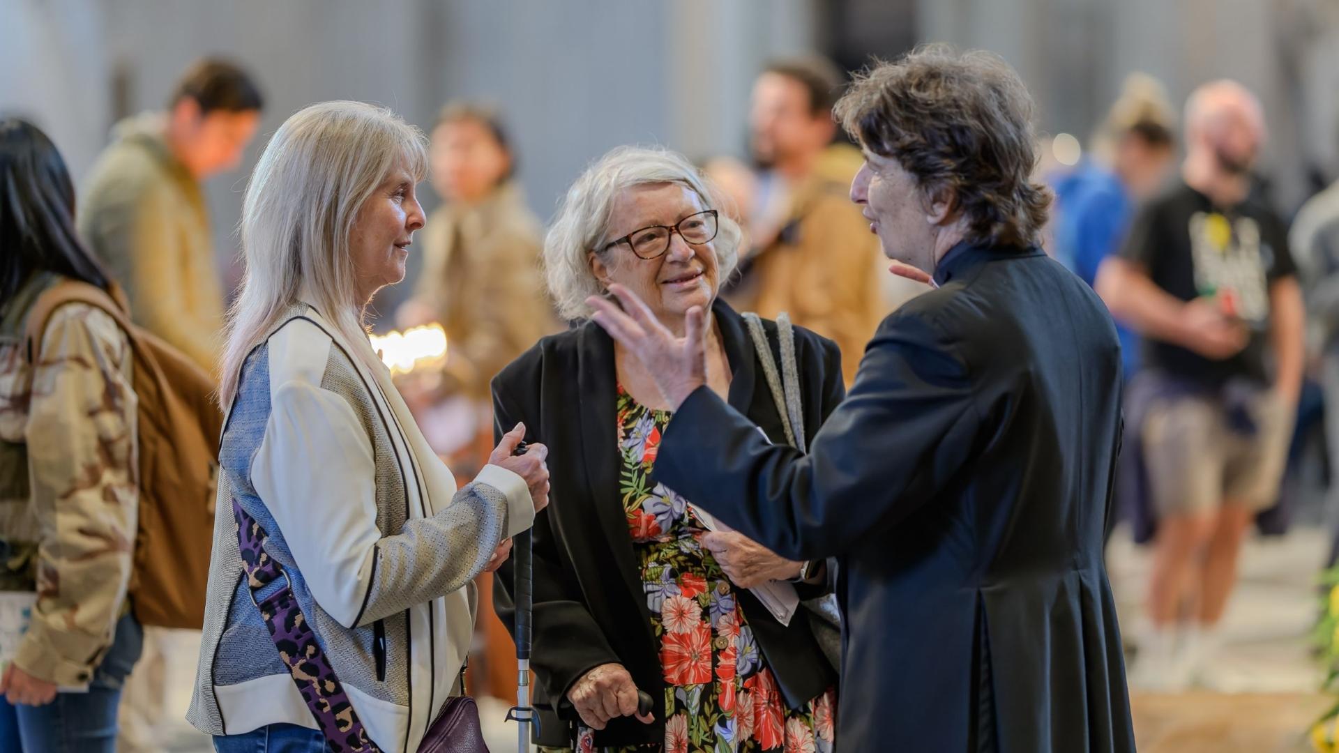 Chaplain speaks to visitors