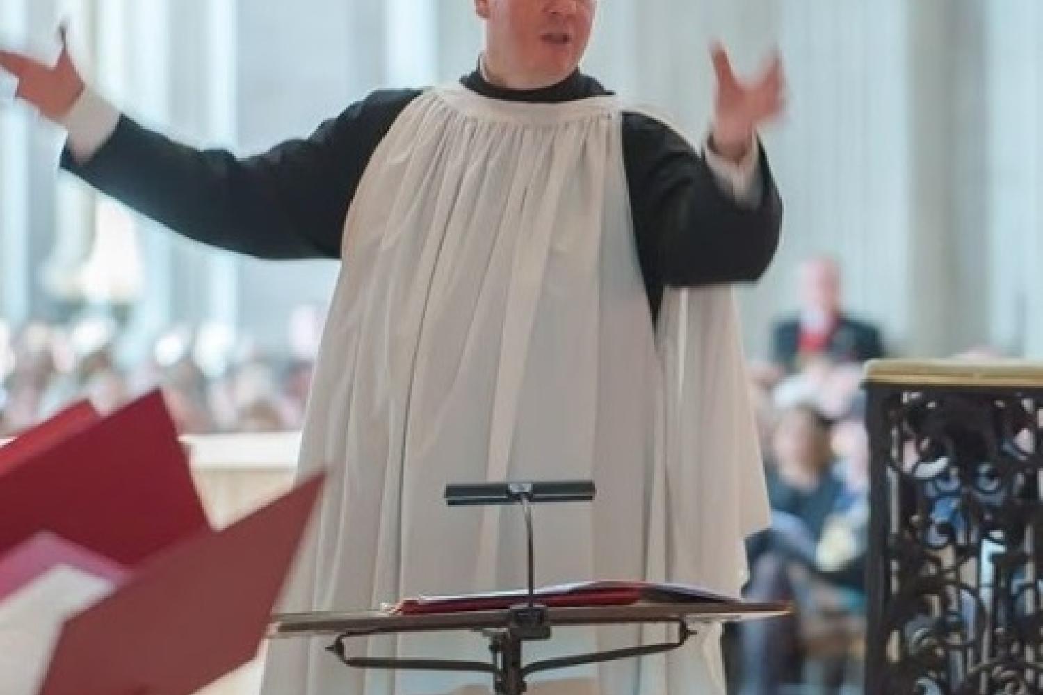 Andrew Carwood conducting the choir at St Paul's Cathedral