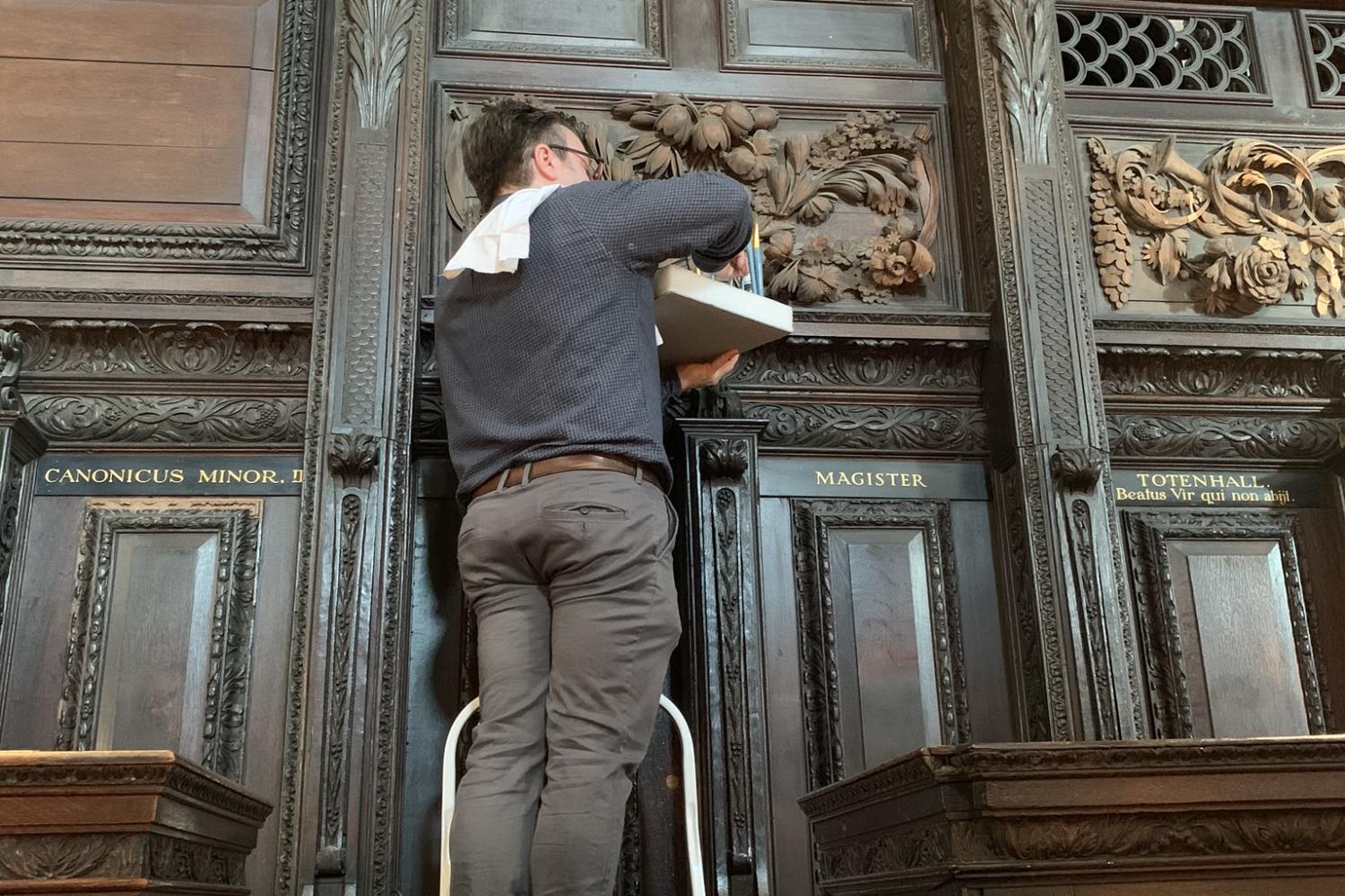 grindling gibbons carvings jonathan working