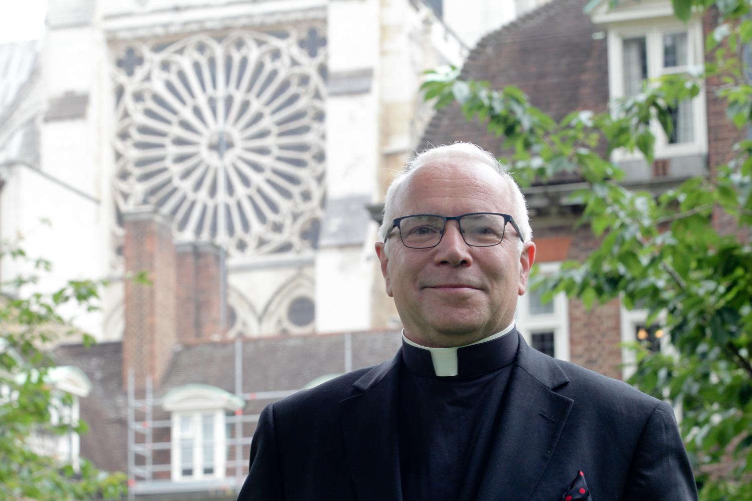 David Hoyle standing outside Westminster Abbey