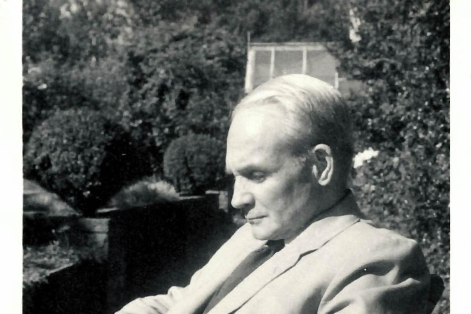 A black and white photograph of Dr Potter