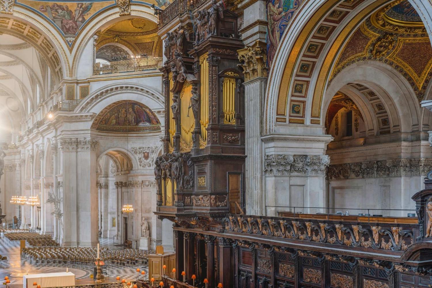 Quire and organ with light flare