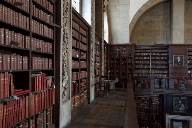 library books bookshelf 