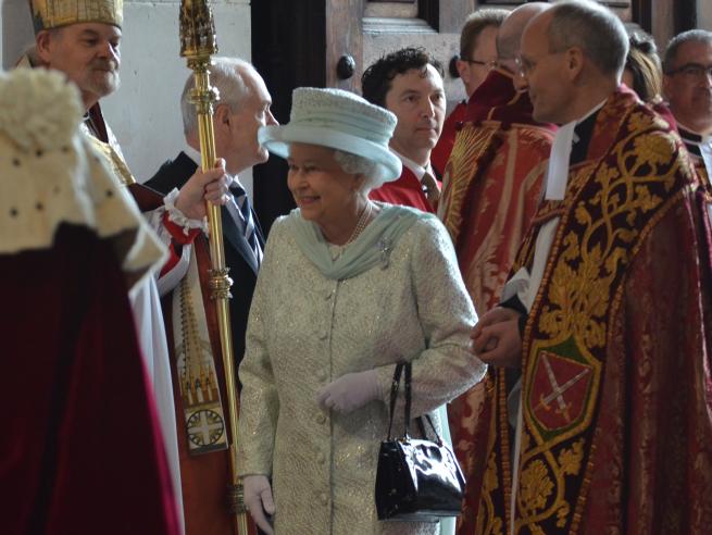 Royal Jubilees - QEII entering