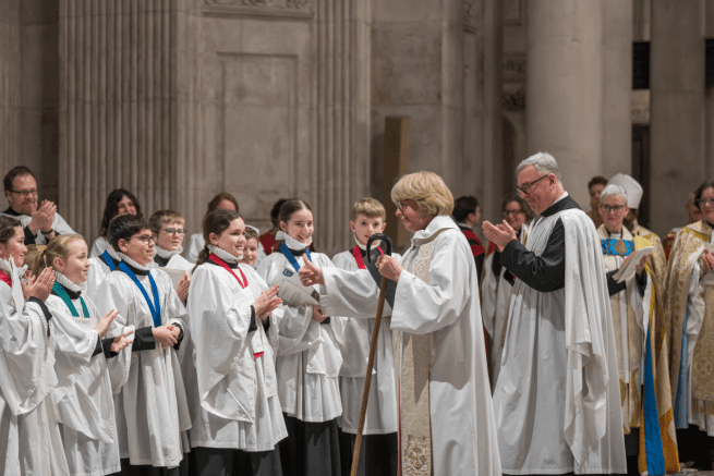 Bishop Sarah greets the Choristers.