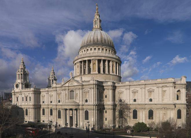 Fig. 3. St Paul's Cathedral from the south-east (© English Heritage, DP073155)