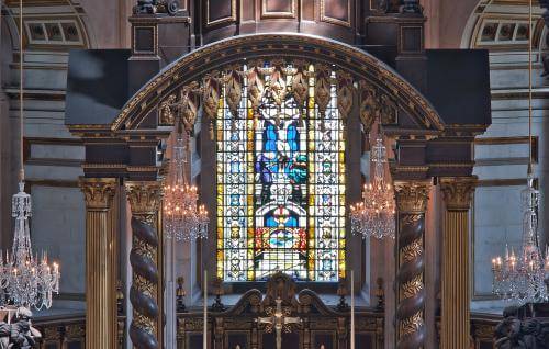 Baldacchino interior sacrarium