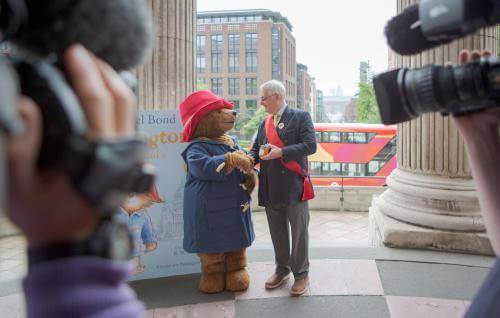 paddington bear filming at st pauls