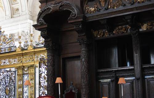 Fig. 5. The Bishop's Throne at the east end of the south range of stalls. Carved by Grinling Gibbons, 1696–9