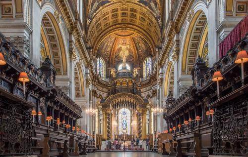 Image of Quire and mosaics at St Paul's